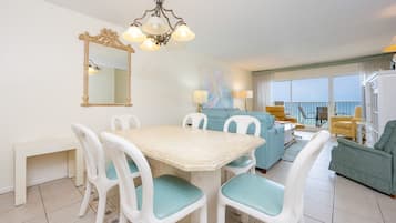 Condo, 2 Bedrooms | Dining