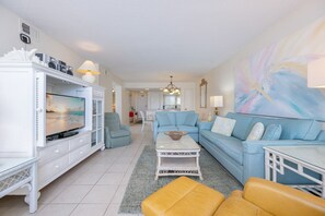 Living area - Driftwood Towers 6d 2 Bedroom Condo (Gulf Shores)