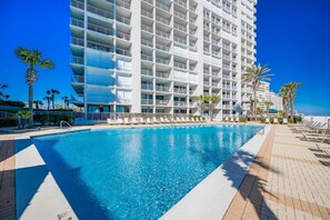 Pool - Pelican Pointe 1404 3 Bedroom Condo (Orange Beach)