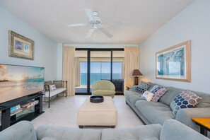 Condo, 3 Bedrooms | Living area