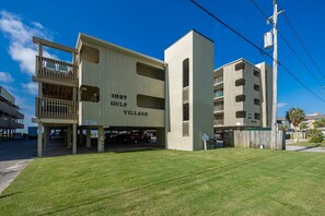 Condo, 2 quartos | Fachada