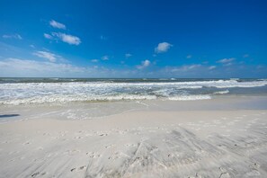 Condo, 2 habitaciones | Playa | En la playa 