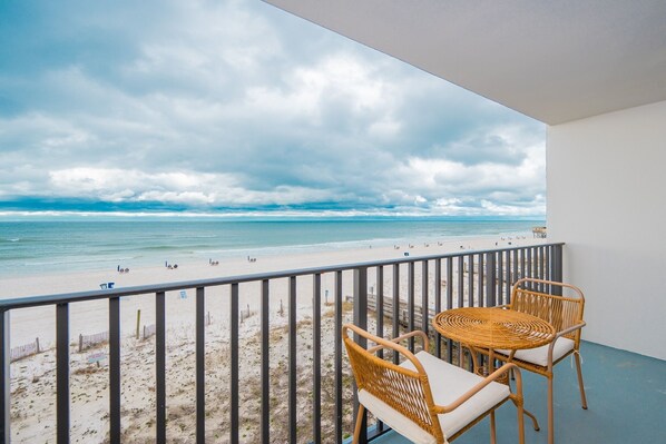 Condo, 2 Bedrooms | Property grounds