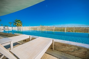 Condo, 3 habitaciones | Alberca | Alberca techada y alberca al aire libre