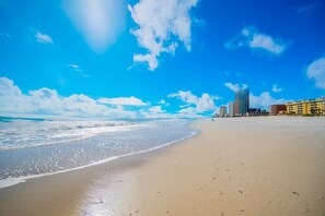 ชายหาด
