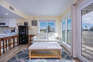 Condo, 2 Bedrooms | Living area