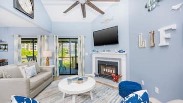 Condo, 2 phòng ngủ | Khu phòng khách