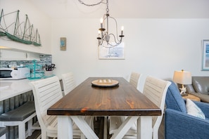 Condo, 2 Bedrooms | Dining