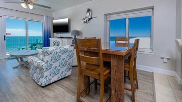 Condo, 3 Bedrooms | Dining