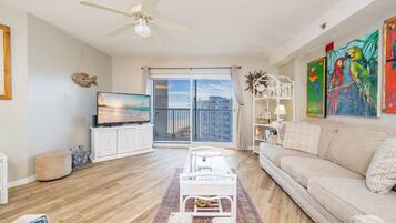 Condo, 2 Bedrooms | Living area