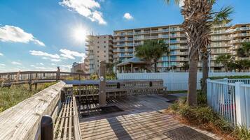 Condo, 2 Bedrooms | Property grounds