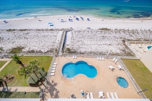Appart'hôtel, 2 chambres | Piscine