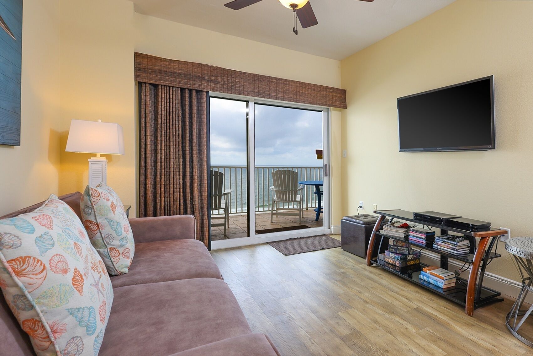 Condo, 2 habitaciones | Área de sala de estar