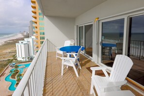 Condo, 2 Bedrooms | Property grounds