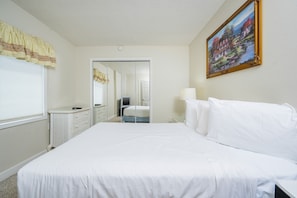 Condo, 2 Bedrooms