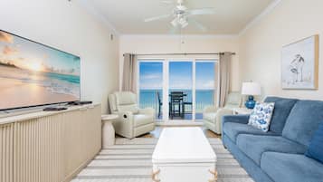 Condo, 3 Bedrooms | Living area