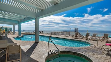 Huoneisto, 4 makuuhuonetta | Uima-allas | Ulkouima-allas