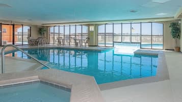 Kondominium, 2 kamar tidur | Kolam renang | Kolam renang indoor dan kolam renang outdoor