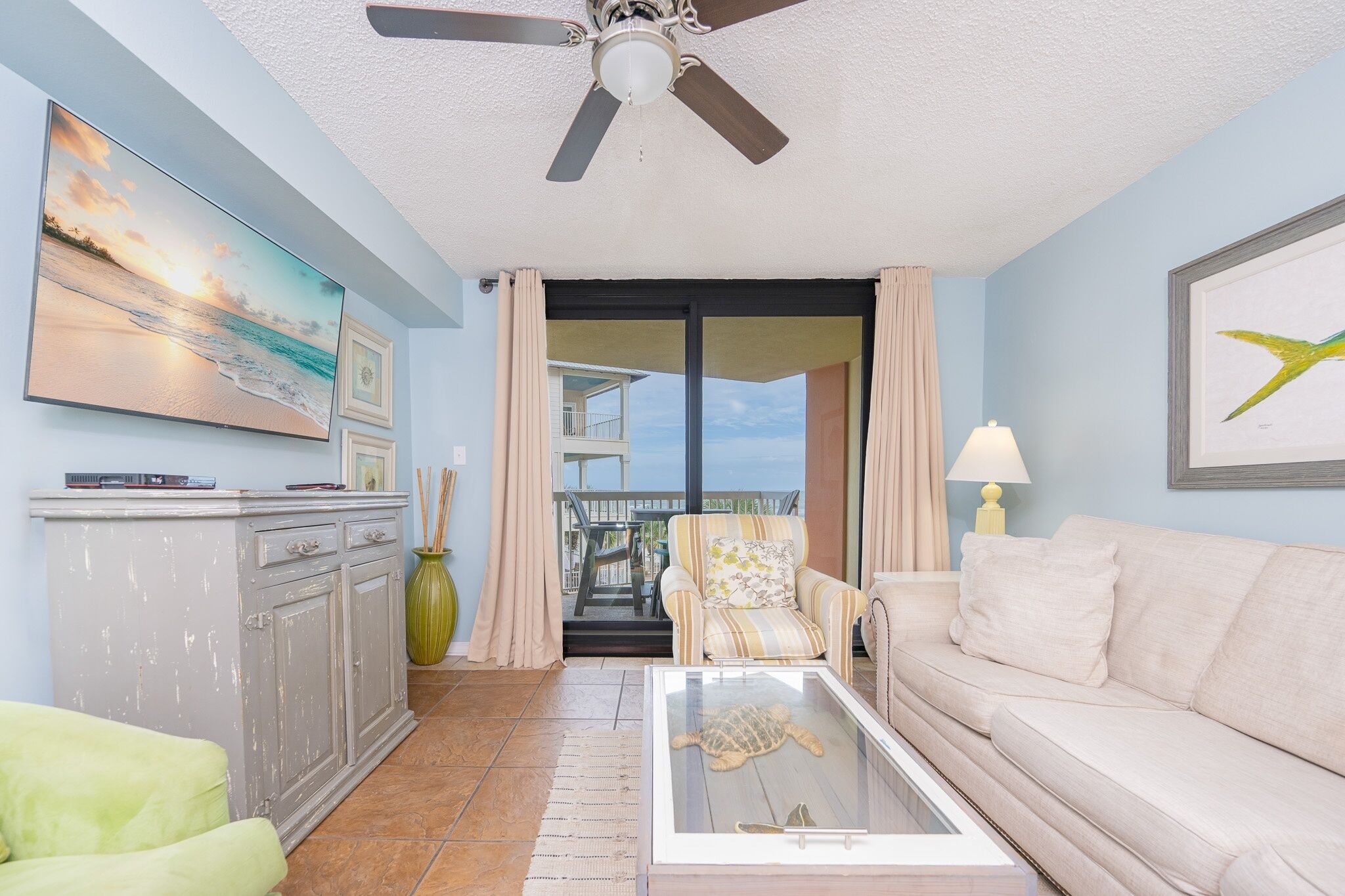 Condo, 2 Bedrooms | Living area