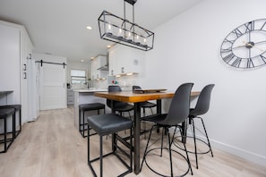 Condo, 2 Bedrooms | Dining