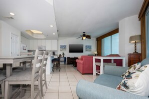 Condo, 3 Bedrooms | Living area