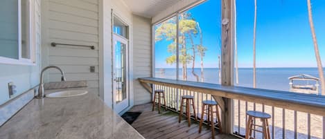 House, 4 Bedrooms | Terrace/patio