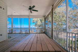 House, 4 Bedrooms | Terrace/patio