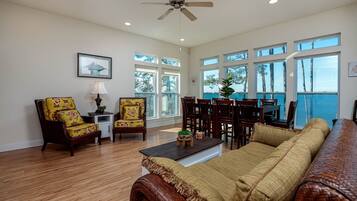 House, 4 Bedrooms | Dining