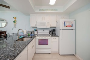 Condo, 1 Bedroom | Private kitchen