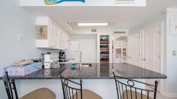 Leilighet, 1 soverom | Eget kjøkken | Kjøleskap, ovn og kaffetrakter/tekoker