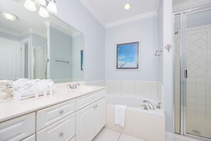 Casa, 5 quartos | Banheiro | Shampoo 