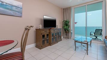 Condo, 2 Bedrooms | Living area