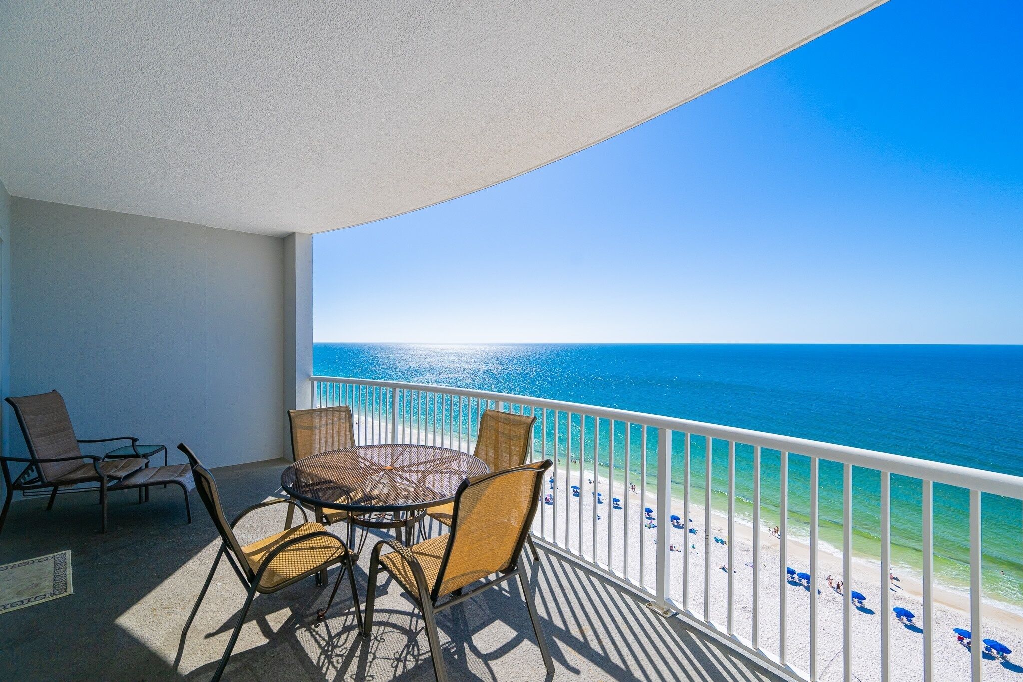 Appart'hôtel, 2 chambres | Restauration extérieure