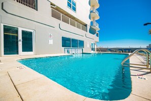 Condo, 2 chambres | Piscine | Piscine intérieure, piscine extérieure
