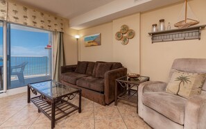 Condo, 1 Bedroom | Living area
