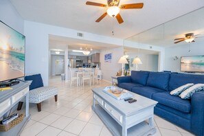 Condo, 2 Bedrooms | Living area