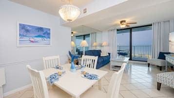 Condo, 2 Bedrooms | Living area