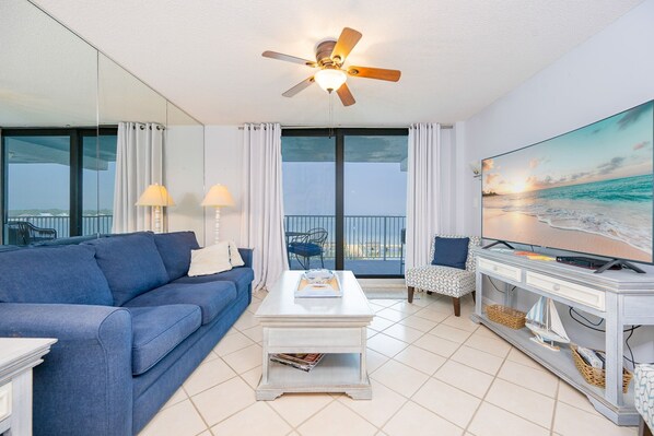 Condo, 2 Bedrooms | Living area