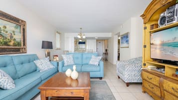Condo, 2 Bedrooms | Living area