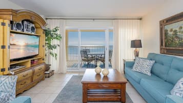 Condo, 2 Bedrooms | Living area