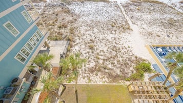 Condo, 2 Bedrooms | Property grounds