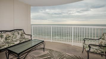 Leilighet, 1 soverom | Utsikt mot strand/hav