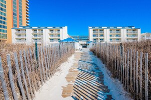 Condo, 1 Bedroom | Property grounds