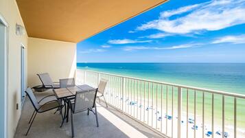 Apartamento, 2 habitaciones | Restaurante al aire libre