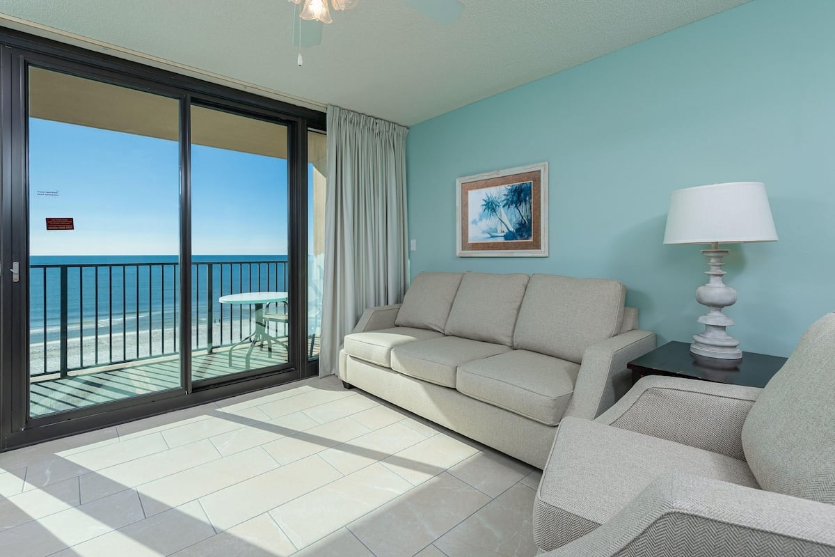 Suite, 1 habitación | Área de sala de estar | Televisión de pantalla plana