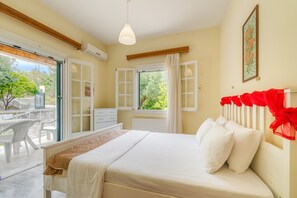 2 bedrooms, free WiFi, bed sheets - Apartment 'The Green Cottage 1' with Shared Terrace, Wi-Fi and Air Conditioning (Corfu)