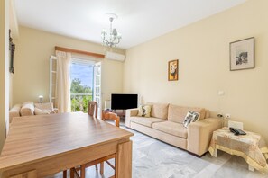 TV - Apartment 'The Green Cottage 1' with Shared Terrace, Wi-Fi and Air Conditioning (Corfu)