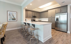 Appart'hôtel, 3 chambres | Cuisine privée | Réfrigérateur, four, cafetière/bouilloire