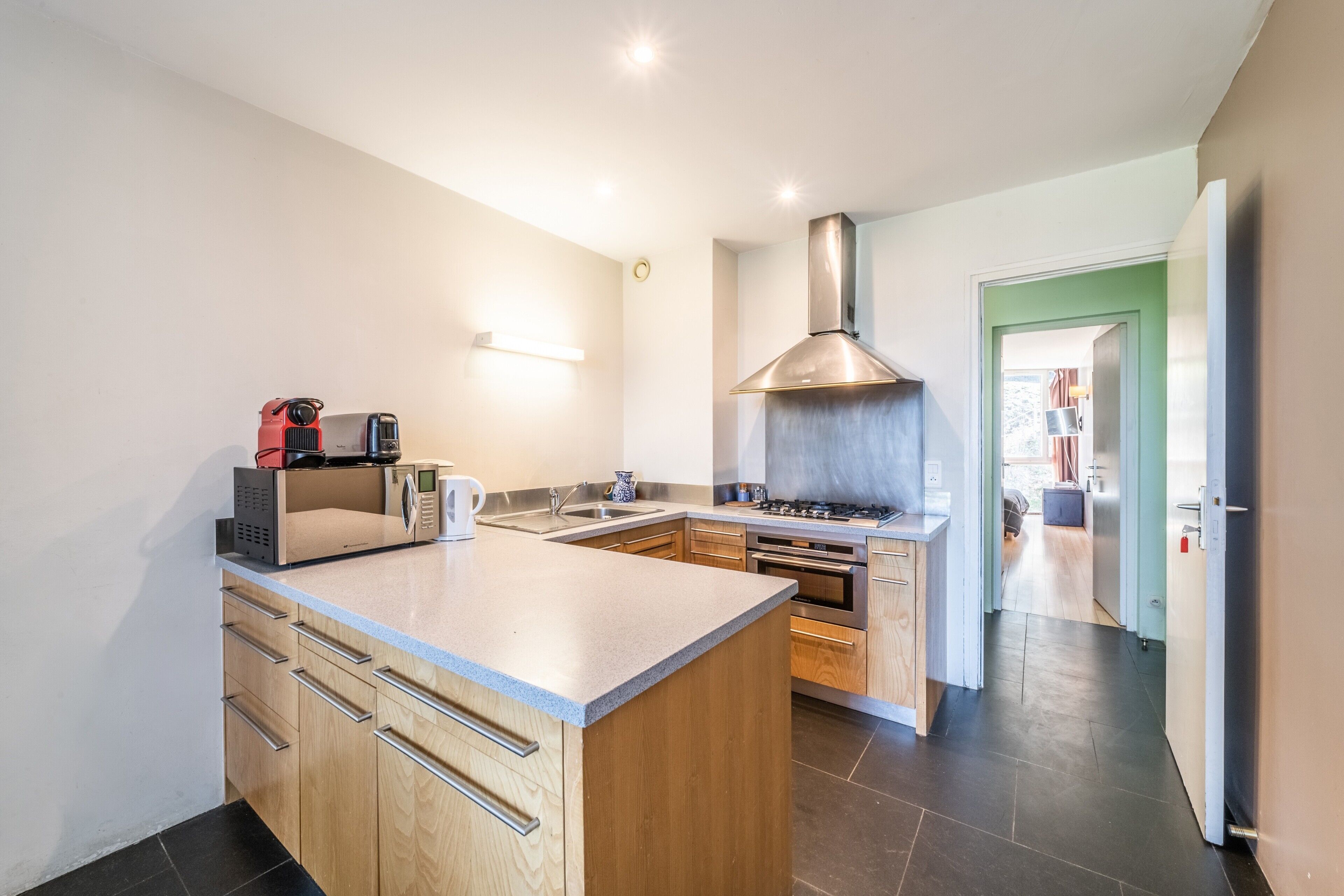 Frigorifero, microonde, forno, piano cottura