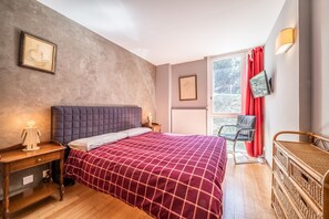 1 bedroom, free WiFi, bed sheets - Apartment "Gîte Le Jorat - B" with Private Terrace & Wi-Fi (BOGÈVE)